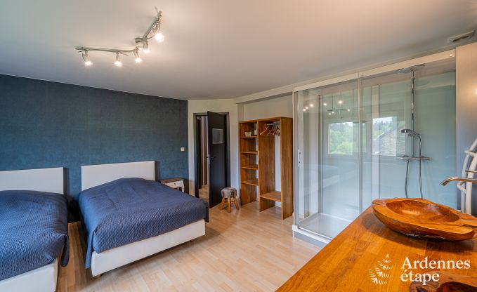 Ruime vakantievilla in Daverdisse voor 14 personen met 5 slaap- en badkamers, wellnessfaciliteiten en privtuin