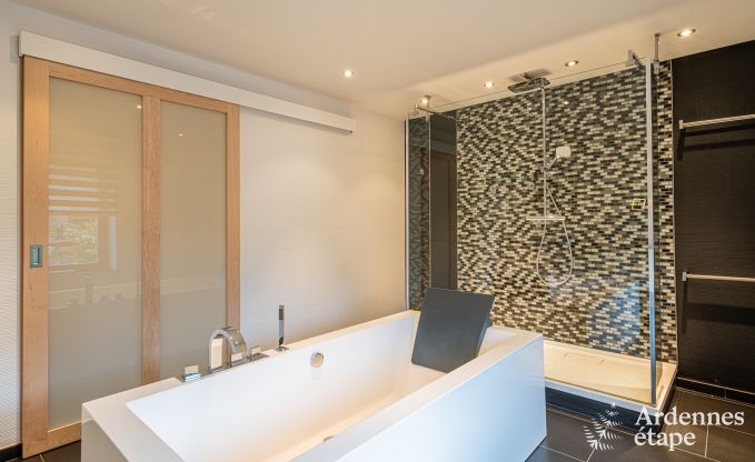 Ruime vakantievilla in Daverdisse voor 14 personen met 5 slaap- en badkamers, wellnessfaciliteiten en privtuin