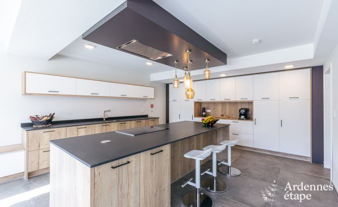 Ruime luxevilla in Daverdisse voor 22 personen met 11 slaapkamers, binnenzwembad, sauna en jacuzzi