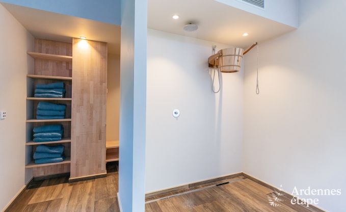 Ruime luxevilla in Daverdisse voor 22 personen met 11 slaapkamers, binnenzwembad, sauna en jacuzzi