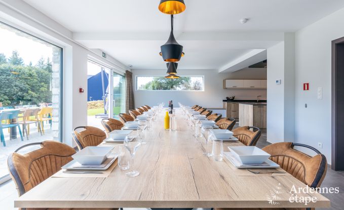 Ruime luxevilla in Daverdisse voor 22 personen met 11 slaapkamers, binnenzwembad, sauna en jacuzzi