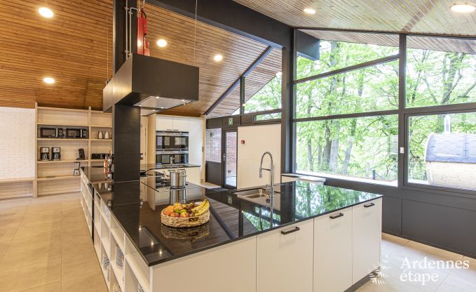 Buitengewoon in Dinant voor 33 personen in de Ardennen