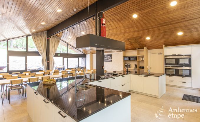 Buitengewoon in Dinant voor 33 personen in de Ardennen