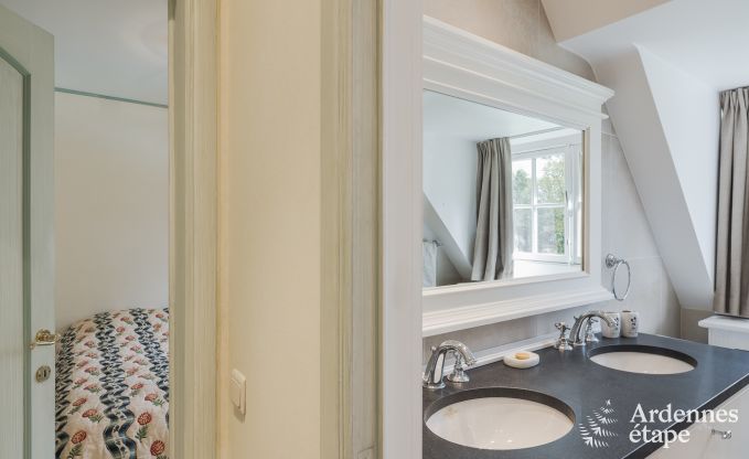 Ruim vakantiehuis met zwembad in Dinant, Ardennen