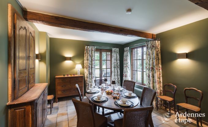 Ruim vakantiehuis met zwembad in Dinant, Ardennen