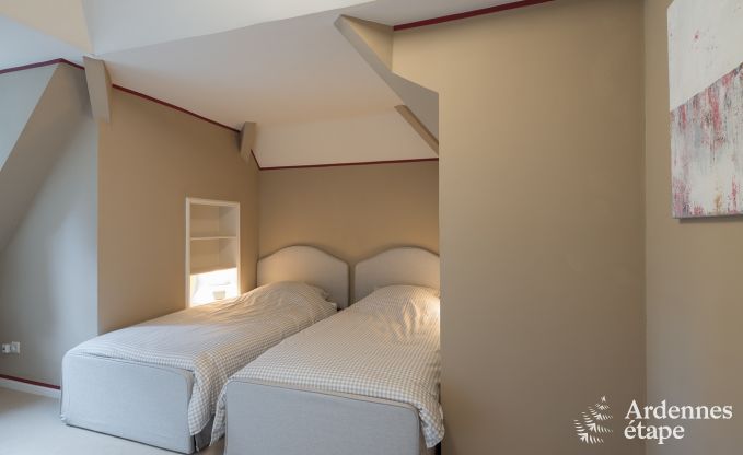 Ruim vakantiehuis met zwembad in Dinant, Ardennen