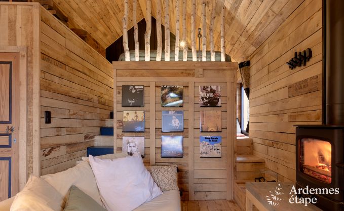 Romantische chalet Doische: handgemaakt, houtkachel, priv�tuin, geschikt voor 2 personen