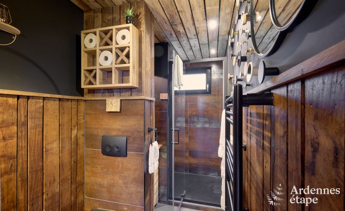 Romantische chalet Doische: handgemaakt, houtkachel, priv�tuin, geschikt voor 2 personen