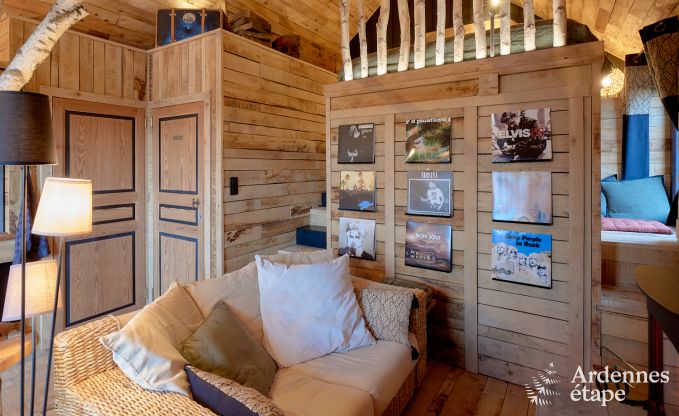 Romantische chalet Doische: handgemaakt, houtkachel, priv�tuin, geschikt voor 2 personen