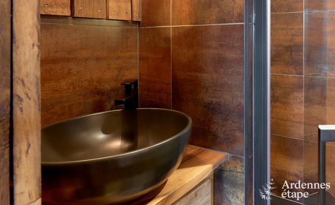 Romantische chalet Doische: handgemaakt, houtkachel, priv�tuin, geschikt voor 2 personen