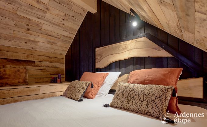 Romantische chalet Doische: handgemaakt, houtkachel, priv�tuin, geschikt voor 2 personen