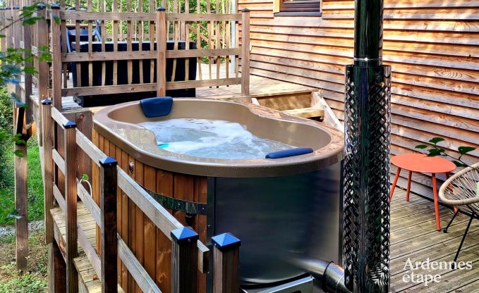 Romantische chalet Doische: handgemaakt, houtkachel, priv�tuin, geschikt voor 2 personen