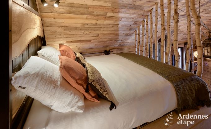 Romantische chalet Doische: handgemaakt, houtkachel, priv�tuin, geschikt voor 2 personen