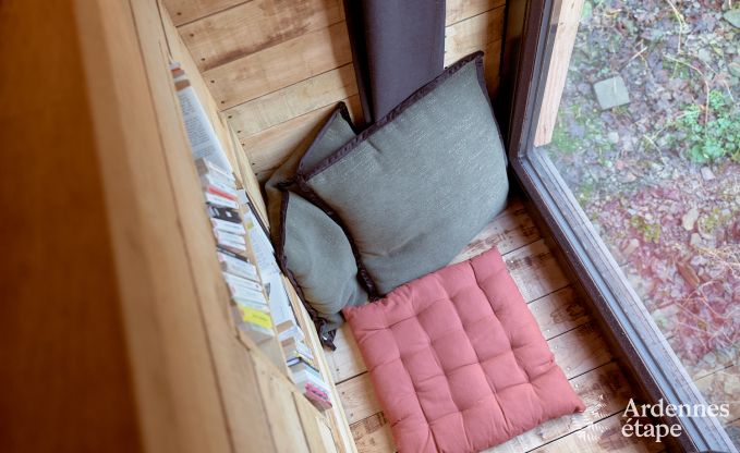 Romantische chalet Doische: handgemaakt, houtkachel, priv�tuin, geschikt voor 2 personen