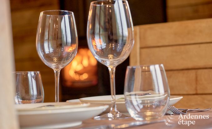 Romantische chalet Doische: handgemaakt, houtkachel, priv�tuin, geschikt voor 2 personen