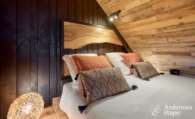 Romantische chalet Doische: handgemaakt, houtkachel, priv�tuin, geschikt voor 2 personen