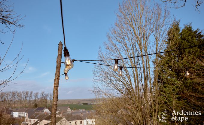 Romantische chalet Doische: handgemaakt, houtkachel, priv�tuin, geschikt voor 2 personen