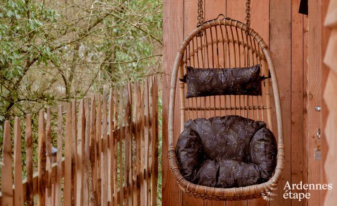 Romantische chalet Doische: handgemaakt, houtkachel, priv�tuin, geschikt voor 2 personen