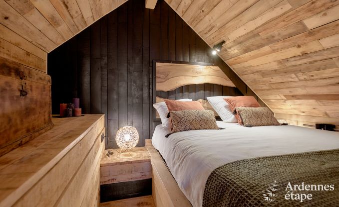 Romantische chalet Doische: handgemaakt, houtkachel, priv�tuin, geschikt voor 2 personen