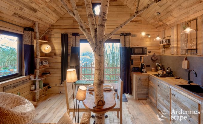 Romantische chalet Doische: handgemaakt, houtkachel, priv�tuin, geschikt voor 2 personen