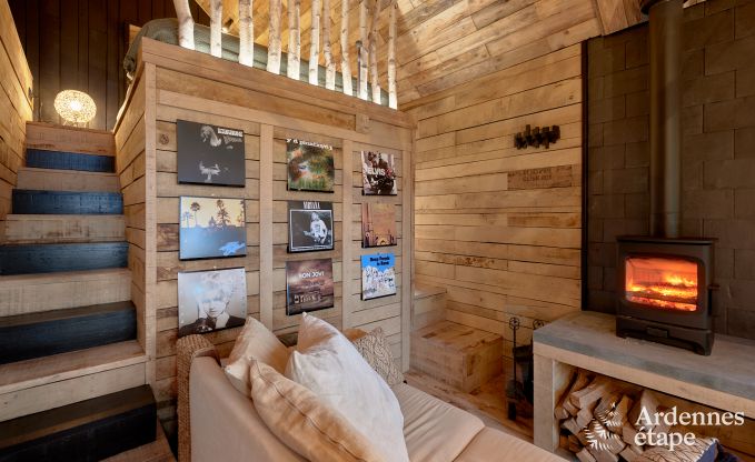 Romantische chalet Doische: handgemaakt, houtkachel, priv�tuin, geschikt voor 2 personen