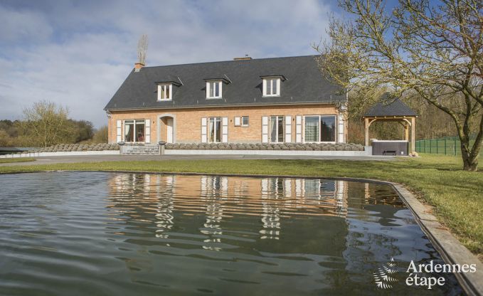 Luxe villa voor 8 personen in Doische: infraroodcabine, jacuzzi, cassettehaard, vijver en priv�tuin