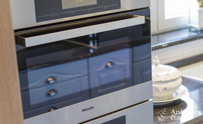 Luxe villa voor 8 personen in Doische: infraroodcabine, jacuzzi, cassettehaard, vijver en priv�tuin