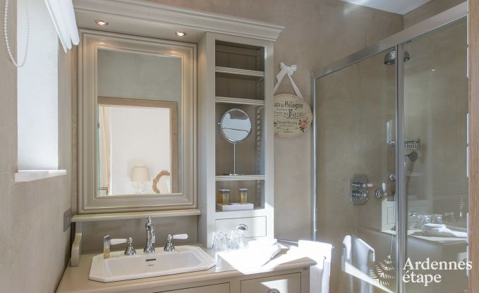 Luxe villa voor 8 personen in Doische: infraroodcabine, jacuzzi, cassettehaard, vijver en priv�tuin