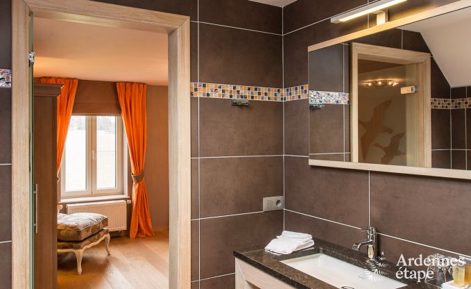 Luxe villa voor 8 personen in Doische: infraroodcabine, jacuzzi, cassettehaard, vijver en priv�tuin