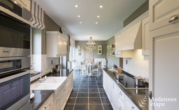 Luxe villa voor 8 personen in Doische: infraroodcabine, jacuzzi, cassettehaard, vijver en priv�tuin