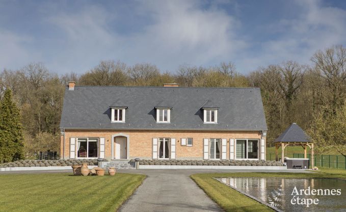 Luxe villa voor 8 personen in Doische: infraroodcabine, jacuzzi, cassettehaard, vijver en priv�tuin