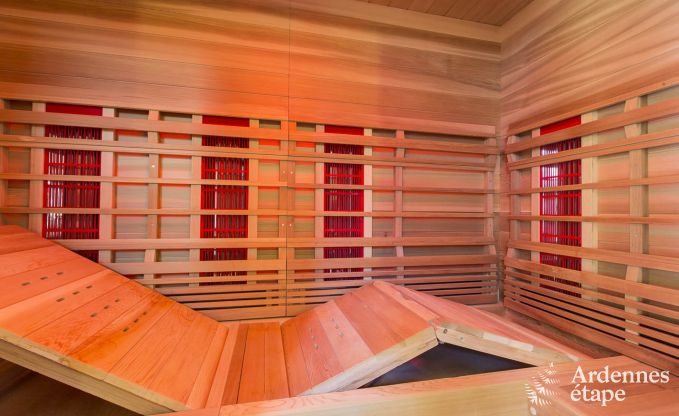 Luxe villa voor 8 personen in Doische: infraroodcabine, jacuzzi, cassettehaard, vijver en priv�tuin