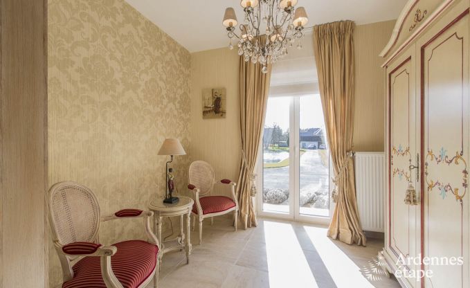 Luxe villa voor 8 personen in Doische: infraroodcabine, jacuzzi, cassettehaard, vijver en priv�tuin