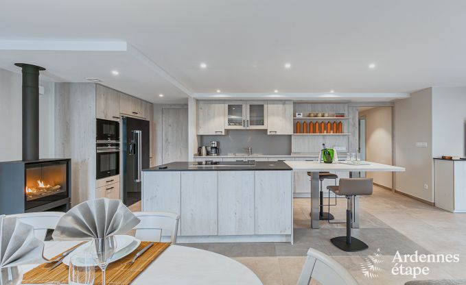 Vakantiewoning in Doische: comfortabel verblijf voor 19 personen met speelkamer, priv�tuin en nabij Dinant