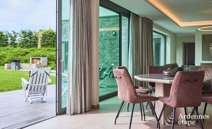 Vakantiewoning in Doische: comfortabel verblijf voor 19 personen met speelkamer, priv�tuin en nabij Dinant