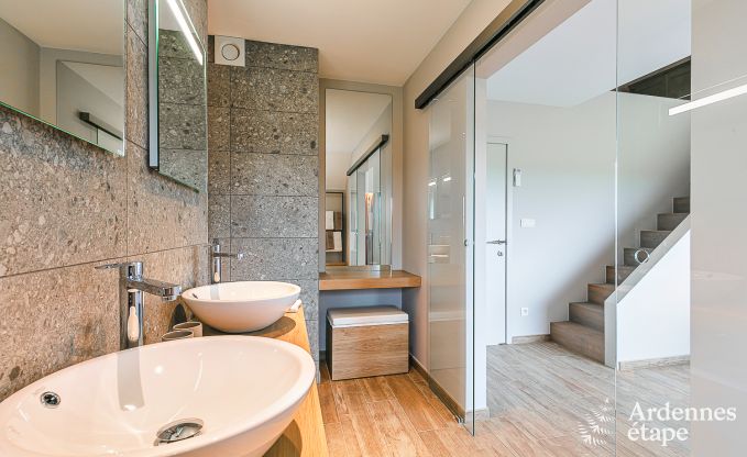 Vakantiewoning in Doische: comfortabel verblijf voor 19 personen met speelkamer, priv�tuin en nabij Dinant