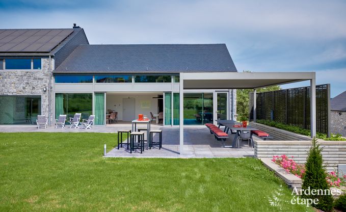 Vakantiewoning in Doische: comfortabel verblijf voor 19 personen met speelkamer, priv�tuin en nabij Dinant