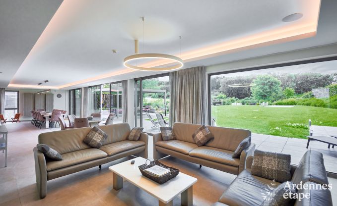 Vakantiewoning in Doische: comfortabel verblijf voor 19 personen met speelkamer, priv�tuin en nabij Dinant