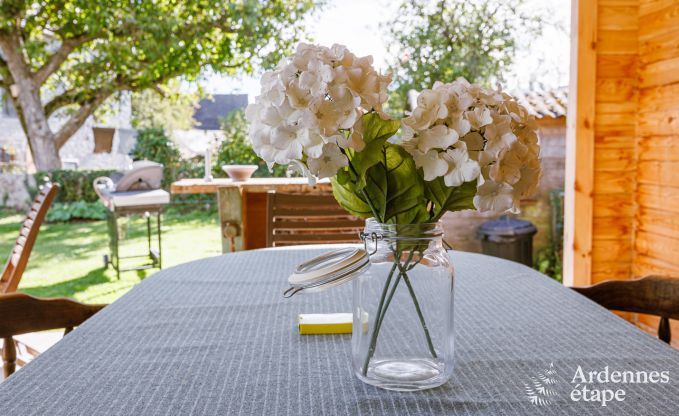 Charmant vakantiehuis in Doische voor 8 personen met priv�zwembad, tuin en barbecue