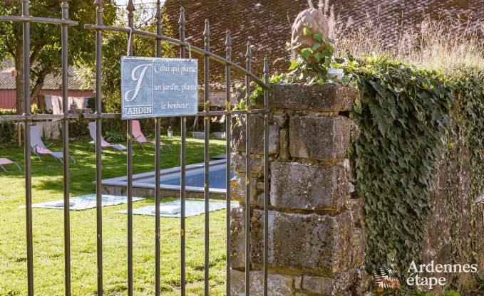 Charmant vakantiehuis in Doische voor 8 personen met priv�zwembad, tuin en barbecue