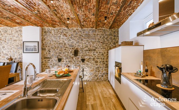 Charmant vakantiehuis in Doische voor 8 personen met priv�zwembad, tuin en barbecue