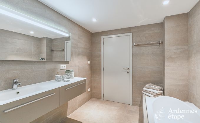 Vakantiewoning in Doische: comfortabel verblijf voor 19 personen met speelkamer, priv�tuin en nabij Dinant