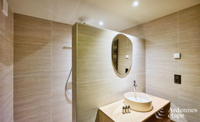 Ruime chalet voor 8 personen met sauna in de bossen rond Durbuy