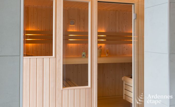 Luxueuze villa in Durbuy voor 15 personen met binnen- en buitenzwembad ineen, een jacuzzi en een sauna: pure ontspanning.