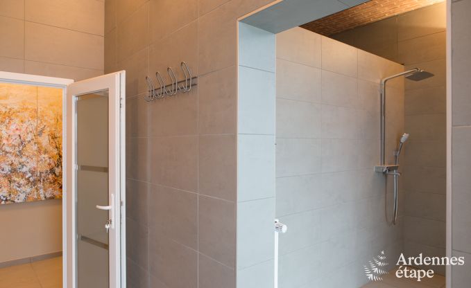 Luxueuze villa in Durbuy voor 15 personen met binnen- en buitenzwembad ineen, een jacuzzi en een sauna: pure ontspanning.