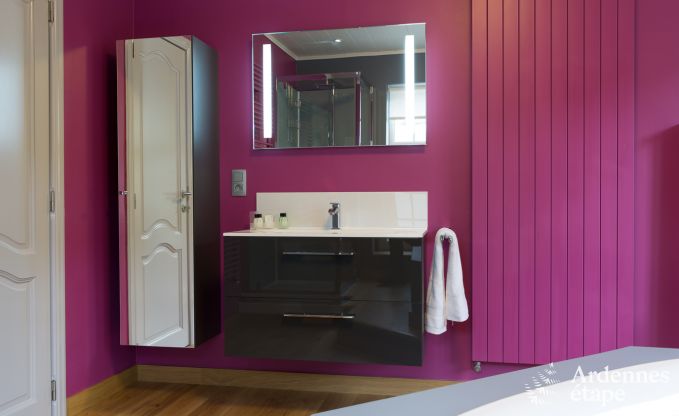 Luxueuze villa in Durbuy voor 15 personen met binnen- en buitenzwembad ineen, een jacuzzi en een sauna: pure ontspanning.