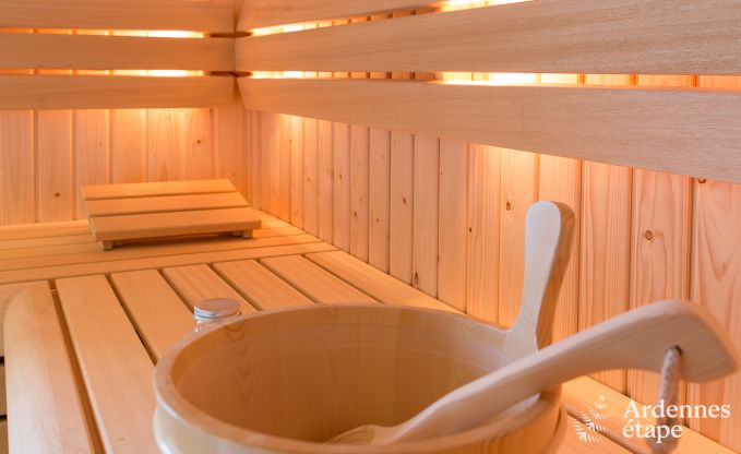 Luxueuze villa in Durbuy voor 15 personen met binnen- en buitenzwembad ineen, een jacuzzi en een sauna: pure ontspanning.