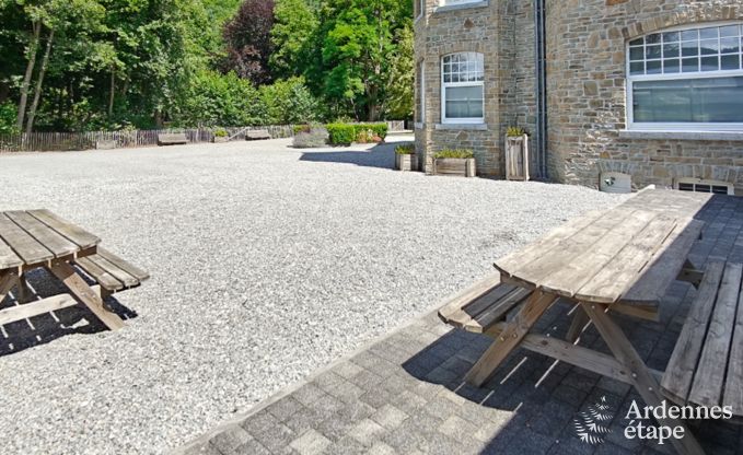 Luxueuze villa in Durbuy voor 15 personen met binnen- en buitenzwembad ineen, een jacuzzi en een sauna: pure ontspanning.