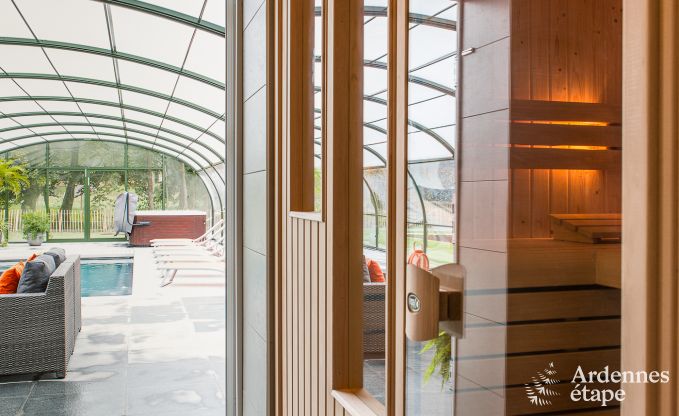 Luxueuze villa in Durbuy voor 15 personen met binnen- en buitenzwembad ineen, een jacuzzi en een sauna: pure ontspanning.