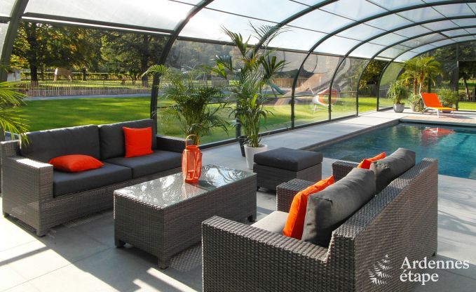 Luxueuze villa in Durbuy voor 15 personen met binnen- en buitenzwembad ineen, een jacuzzi en een sauna: pure ontspanning.